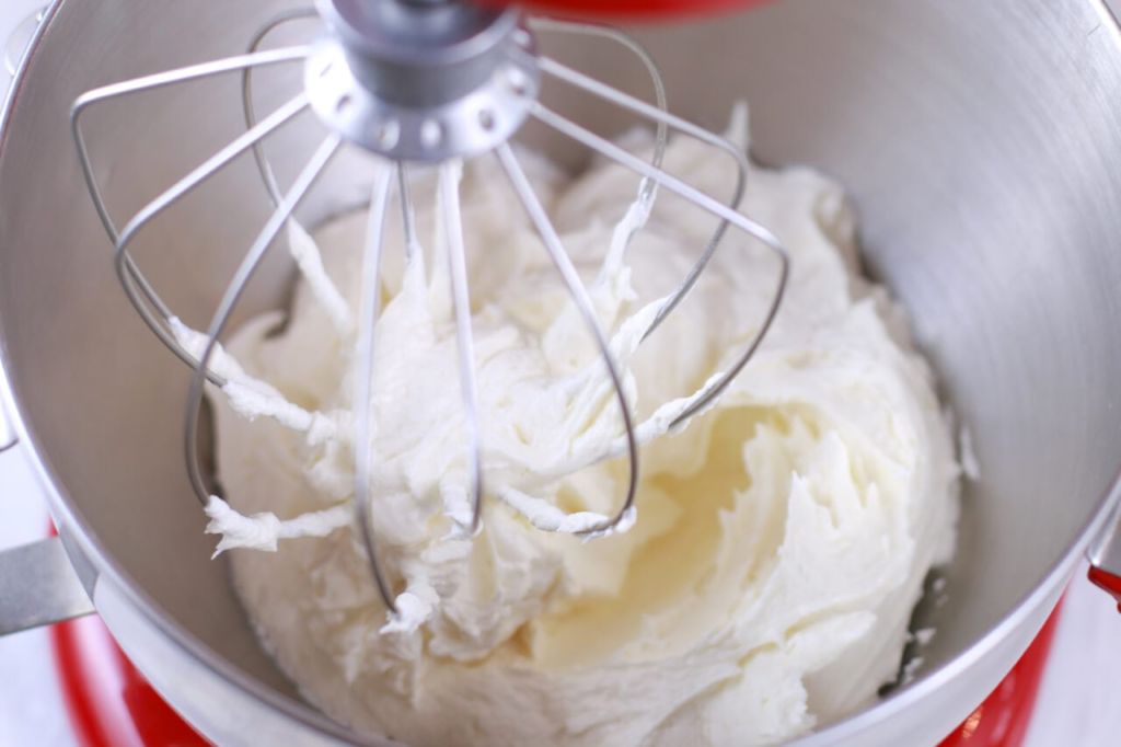 How To Make The Best Ever Vanilla Buttercream Frosting