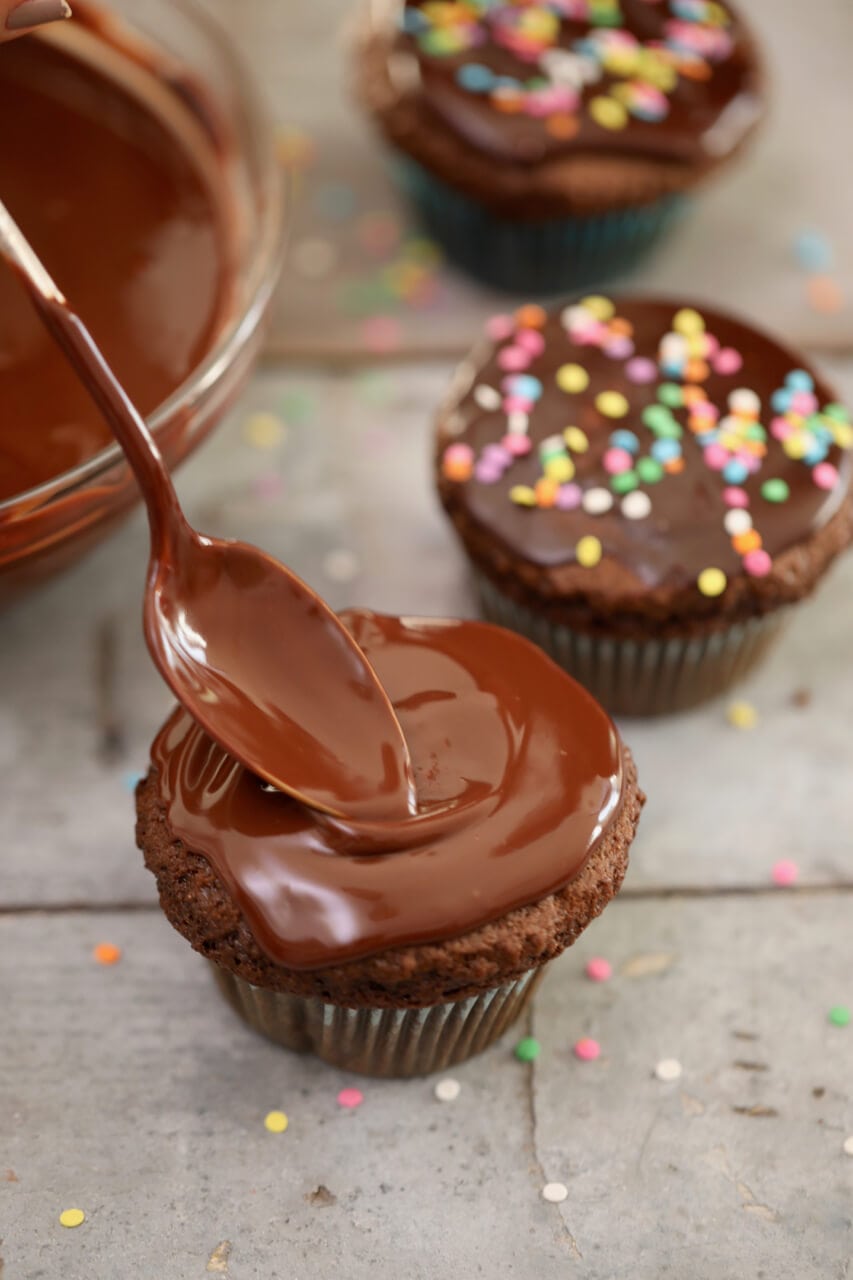 How To Make Chocolate Ganache and 3 Amazing Ways to Use It (Bold Baking ...