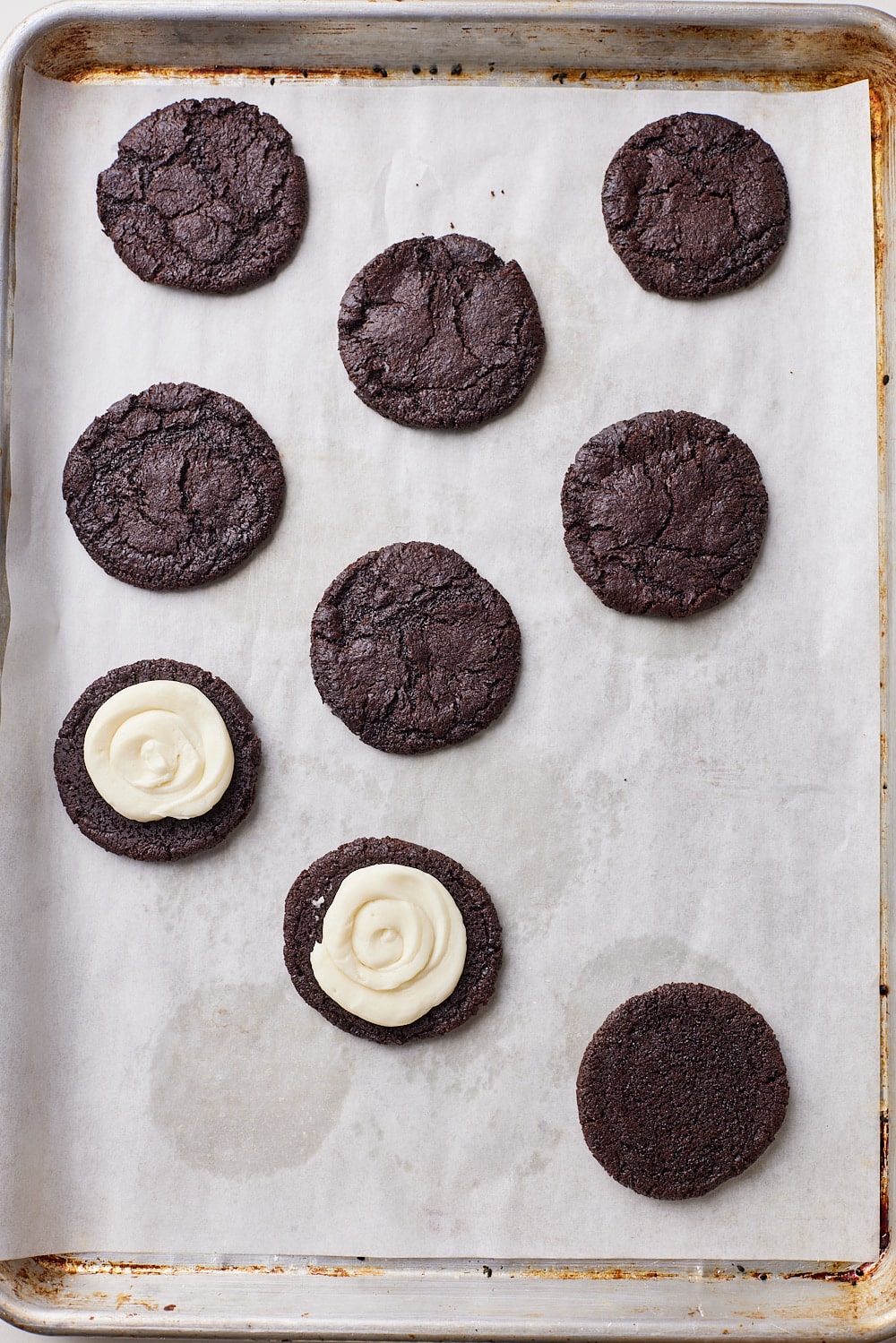 Pipe the filling onto the cookie.