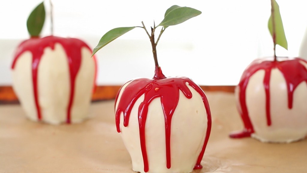 Candy Apples Recipe - The perfect Candy Apples for Halloween parties and more!