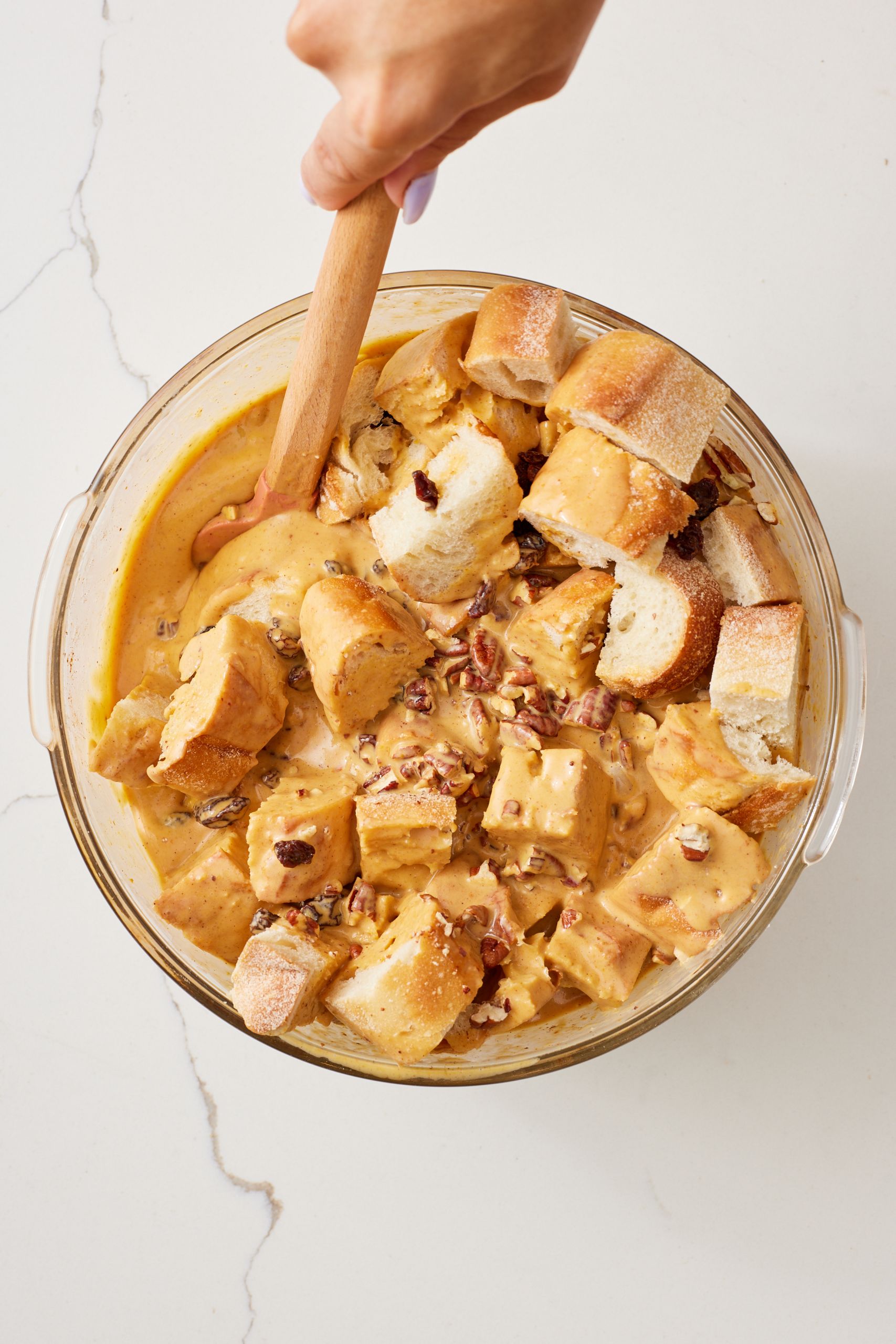 Coat the bread cubes with custard filling. 