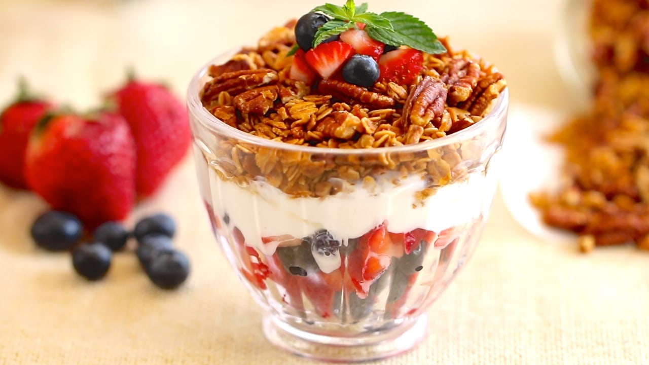Homemade Granola - Delicious baked granola in no time at all!