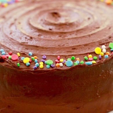 Incredible Classic Chocolate Cake Recipe with Fudge Frosting