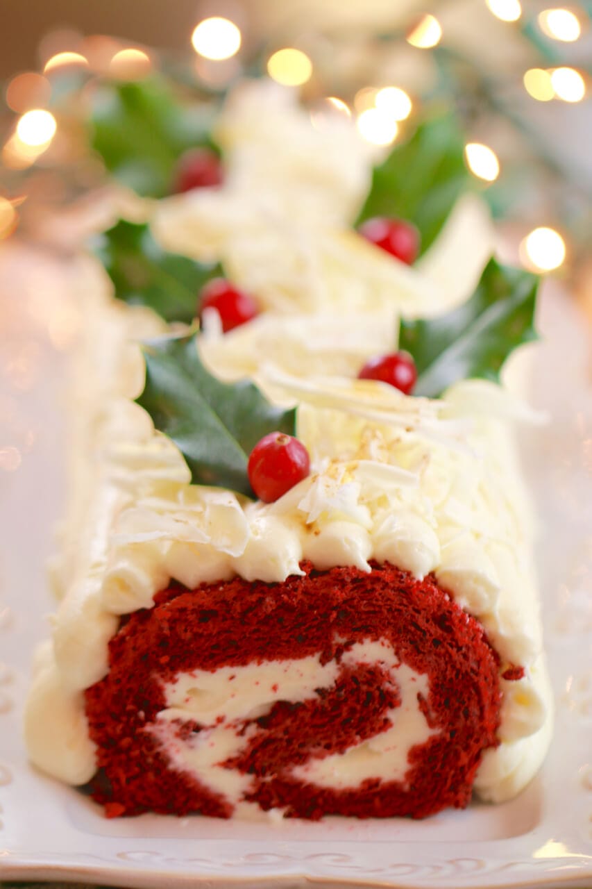 Red Velvet, Red Velvet Roulade, Red Velvet Cake, Cream Cheese Frosting, Christmas desserts, cake recipe, flourless cake recipe, Christmas dessert ideas