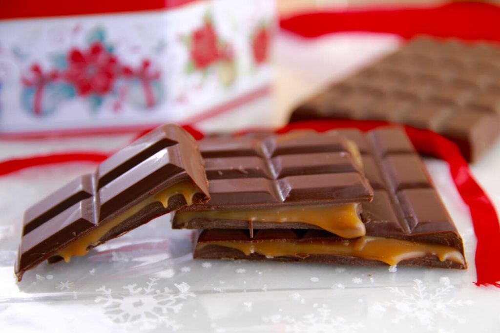Homemade Chocolate Bars, Chocolate Bars, Candy, Homemade Candy, Easy Chocolate Bars, Candy, Candy Molds, Gemma Stafford, Bigger Bolder Baking, Edible Gifts, Food Gifts, Holiday Food Gifts, Desserts, Homemade Desserts, Holiday Desserts, Bold Baking, Bold Bakers, Dark Chocolate and Salted Caramel, Homemade Candies