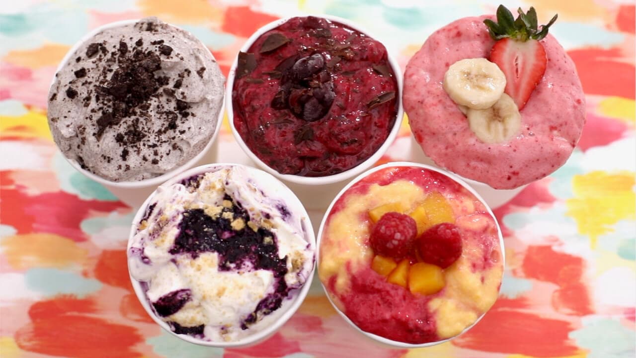 Homemade Frozen Yogurt in 5 Minutes (No Machine) - Just a few all natural ingredients and no ice cream machine needed!