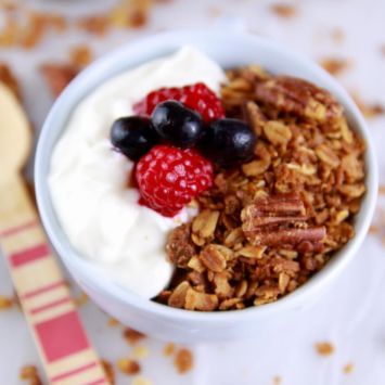 Microwave Granola in a Mug- crispy and toasted just like baked granola. you won’t believe it came from the microwave (gluten free, dairy free, Vegan)