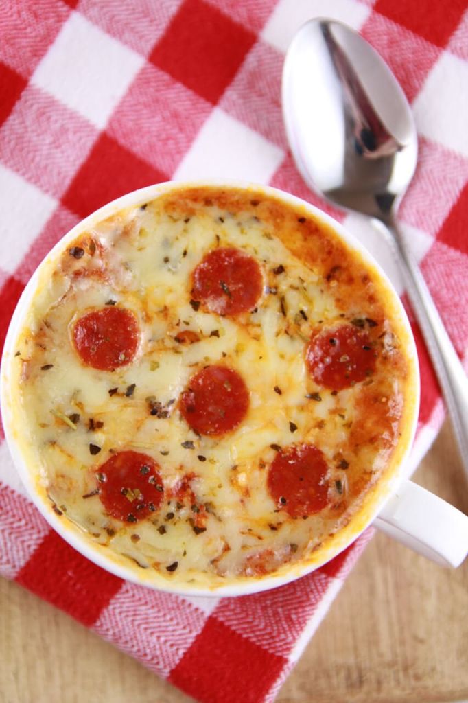 Microwave Mug Pizza, Pizza recipes, recipes for students, recipes for collegeHow to make pizza,Microwave mug cake recipes, Microwave mug Meal recipes, Microwave Mug Meals, Microwave meals, microwave cooking, Mug cakes, Microwave mug, 1 minutes Microwave mug cakes, 1 minutes Microwave mug recipes, Microwave meals, Microwave recipes, ,Easy dinner recipes, Healthy meals, healthy recipes, Easy lunch recipes,Easy breakfast recipes,Easy snack recipes, quick recipes, affordable recipes, Gemma Stafford, Bigger Bolder Baking, bold baking, cheap recipes, easy meals