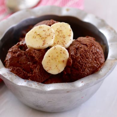 Chocolate and Banana Frozen Yogurt in 5 Minutes (No Machine)