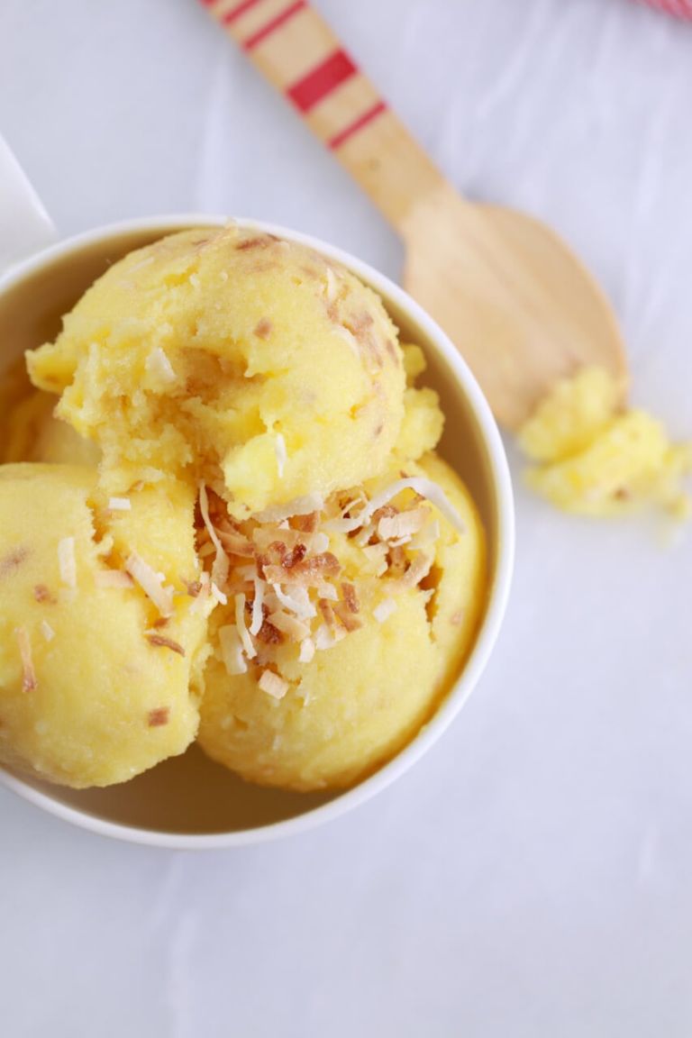 Pineapple and Coconut Frozen Yogurt in 5 Minutes (No Machine)