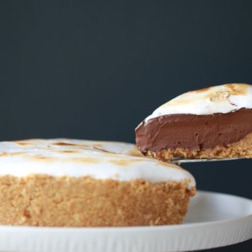 S’more Pie, S’more Pie dessert, Homemade S’more pie, S’more recipes, Summer Recipes, Summer Desserts, Homemade Marshmallow Fluff, Marshmallow Fluff, DIY Marshmallow Fluff, Homemade Marshmallow Fluff at home, s’more, s’more recipes, s’more desserts, how to videos, how to recipes, basic baking tips, basic baking, condensed milk how to make at home, dairy free Recipes, Vegan baking, baking recipes, dessert, desserts recipes, desserts, cheap recipes, easy desserts, quick easy desserts, best desserts, best ever desserts, simple desserts, simple recipes, recieps, baking recieps, how to make, how to bake, cheap desserts, affordable recipes, Gemma Stafford, Bigger Bolder Baking, bold baking, bold bakers, bold recipes, bold desserts, desserts to make, quick recipes