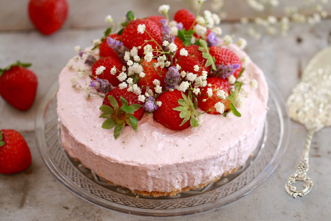 No Bake Strawberry Cheesecake Recipe - Whip up a delicious Strawberry Cheesecake in Minutes!
