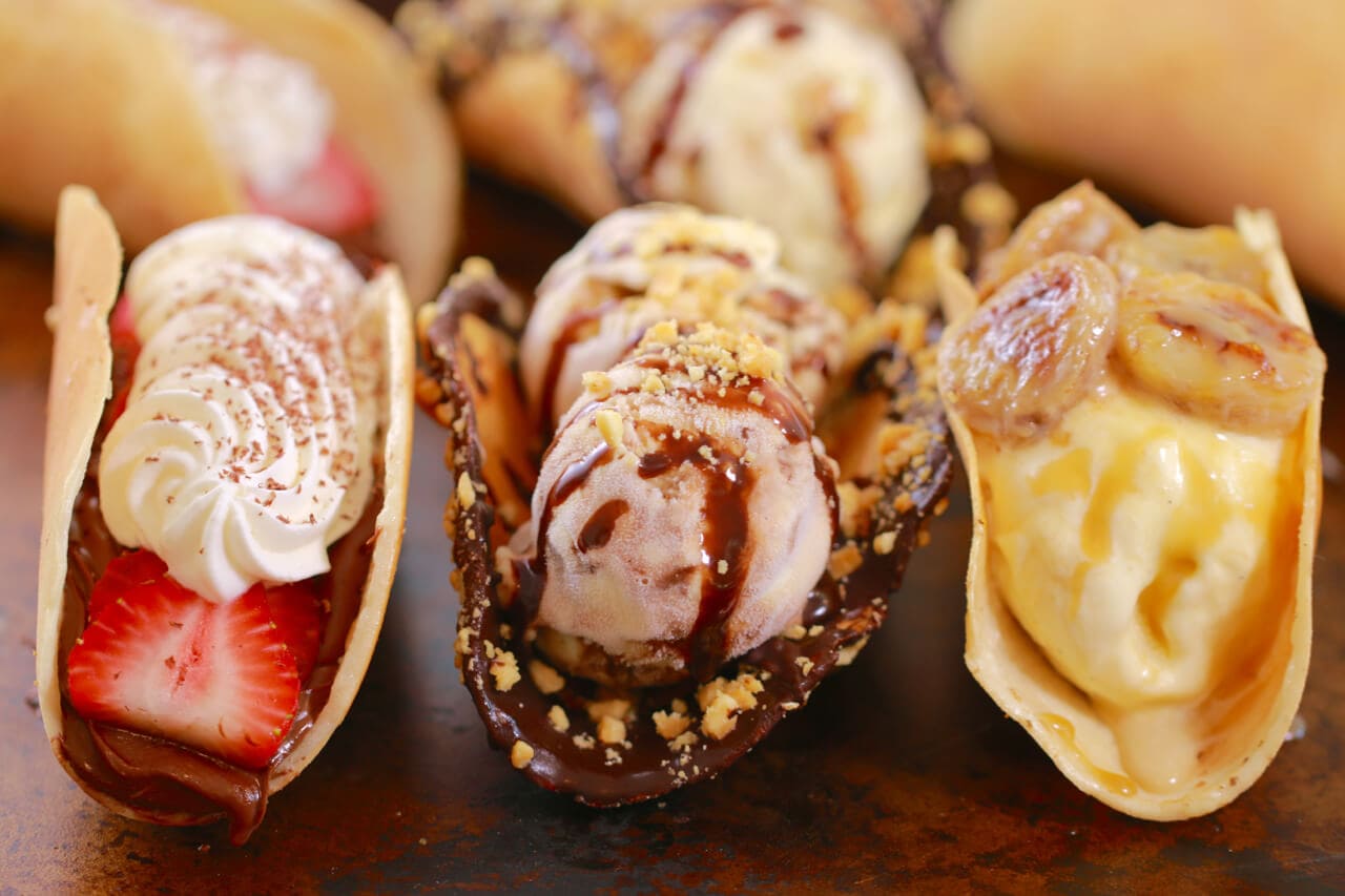Dessert Tacos - I love tacos so much, so why not have them for dessert too. These have got to be the most perfect Summer Dessert.