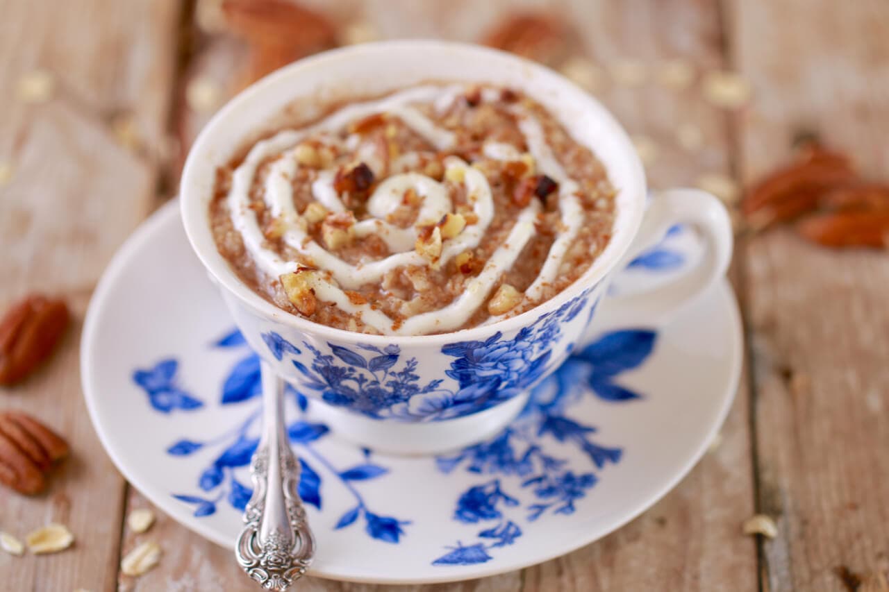 Cinnamon Roll Oatmeal - in a Mug- Microwaving this Cinnamon Roll Oatmeal is faster to make than store bought sachets AND you know what went into it. Perfect start to your day!