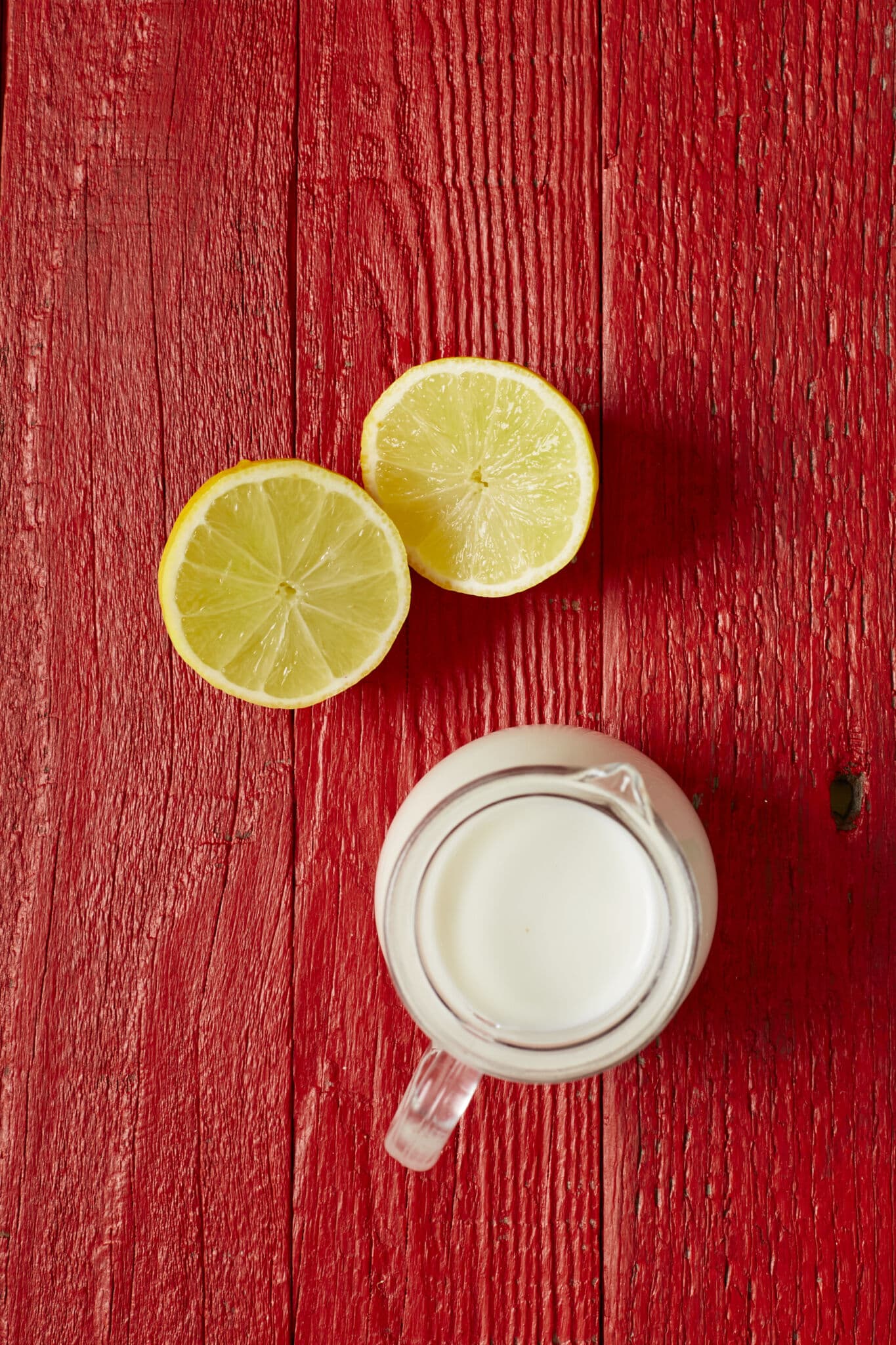 How to Make Buttermilk Substitute -Ingredients of lemons and milk