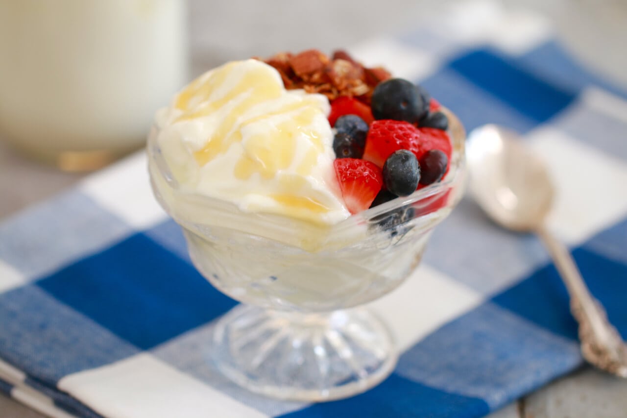 How to Make Yogurt - This is the best yogurt recipe I've found AND you don't need any special equipment or thermometers.