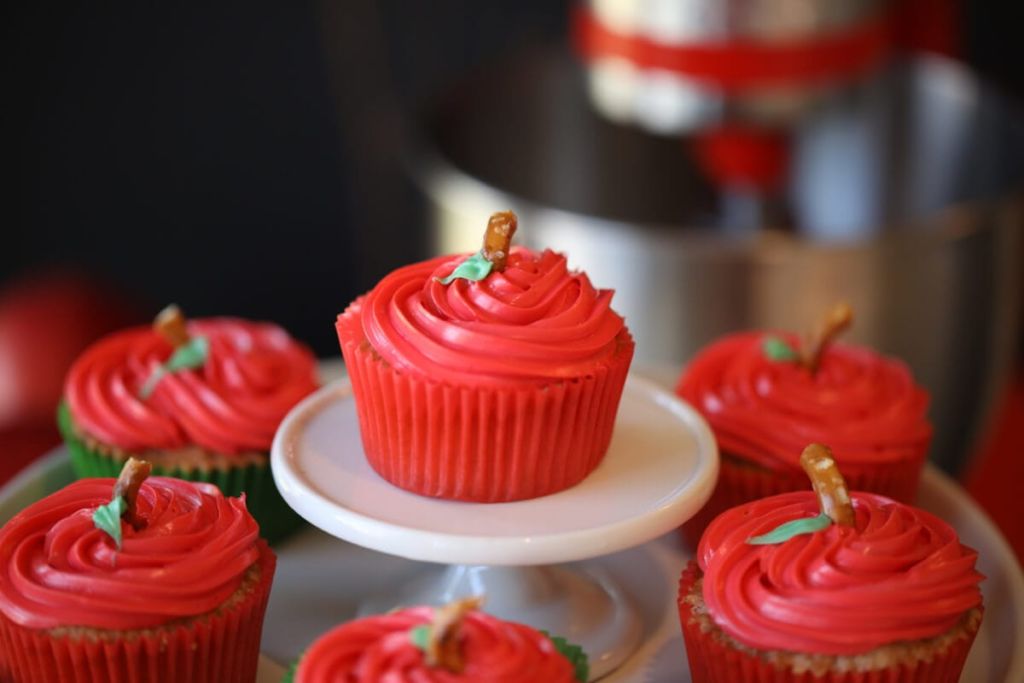 Apple Cupcakes for Fall - An apple cupcakes a day .....