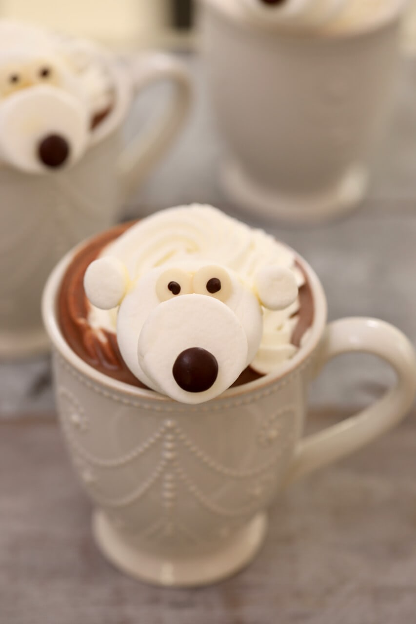 Marshmallow Polar Bears, marshmallows treats, hot chocolate, winter recipes, holiday recipes, holidays party ideas, Christmas ideas, 
