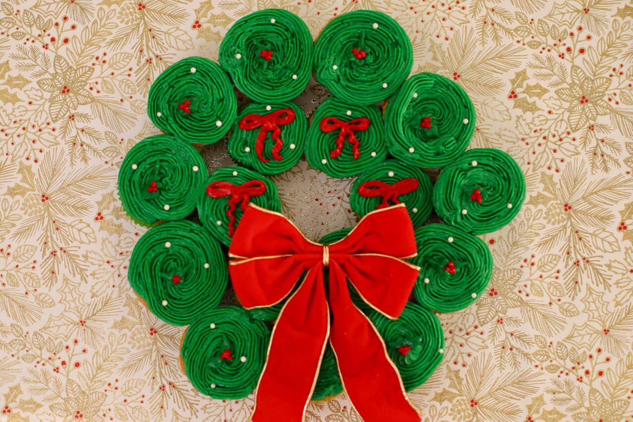 Cupcake Christmas Wreath - A beautiful Holiday wreath that looks good enough to eat.