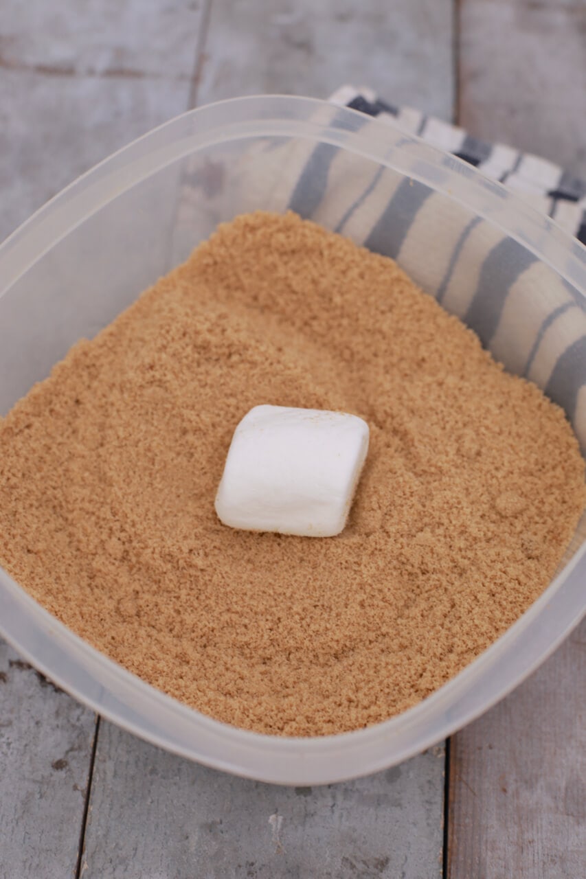 how to store brown sugar, how to store sugar, how to stop brown sugar from clumping, how to store brown sugar correctly, why does brown sugar clump, why does brown sugar go hard, stop brown sugars from going hard, baking hacks, baking tips, top baking hacks, top baking tips, common baking hacks, common baking tips, popular baking tips, baking problem, cooking hacks, cooking tips, baking solutions