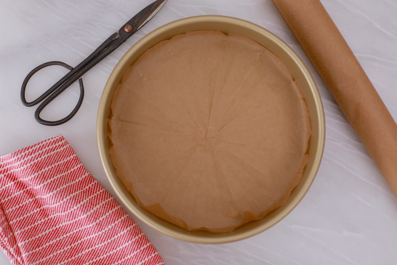 How to line a round pan - The simplest fuss free way to get the perfect circle