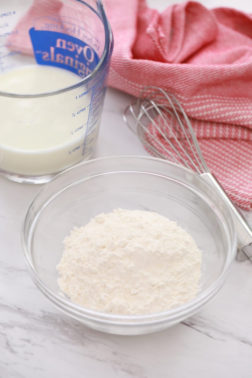 Why do you mix dry ingredients and wet ingredients separately when baking,mix dry ingredients and wet ingredients separately when baking, baking hacks, baking tips, top baking hacks, top baking tips, common baking hacks, common baking tips, popular baking tips, baking problem, cooking hacks, cooking tips, baking solutions