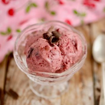 Black Forest Gateau Frozen Yogurt - Just a few all natural ingredients and no ice cream machine needed!