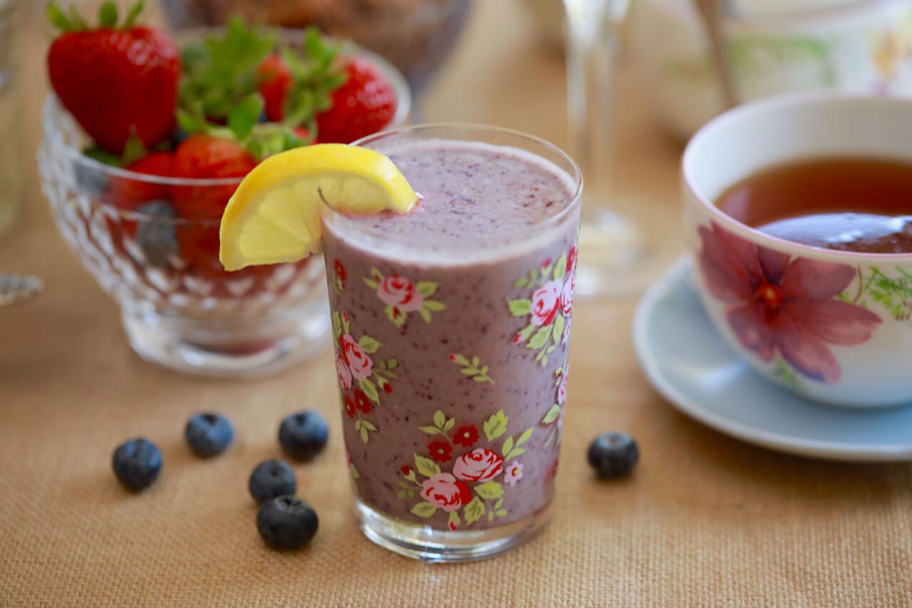 Blueberry Muffin Smoothie - The perfect healthy start to your day loaded with fruit and oats.