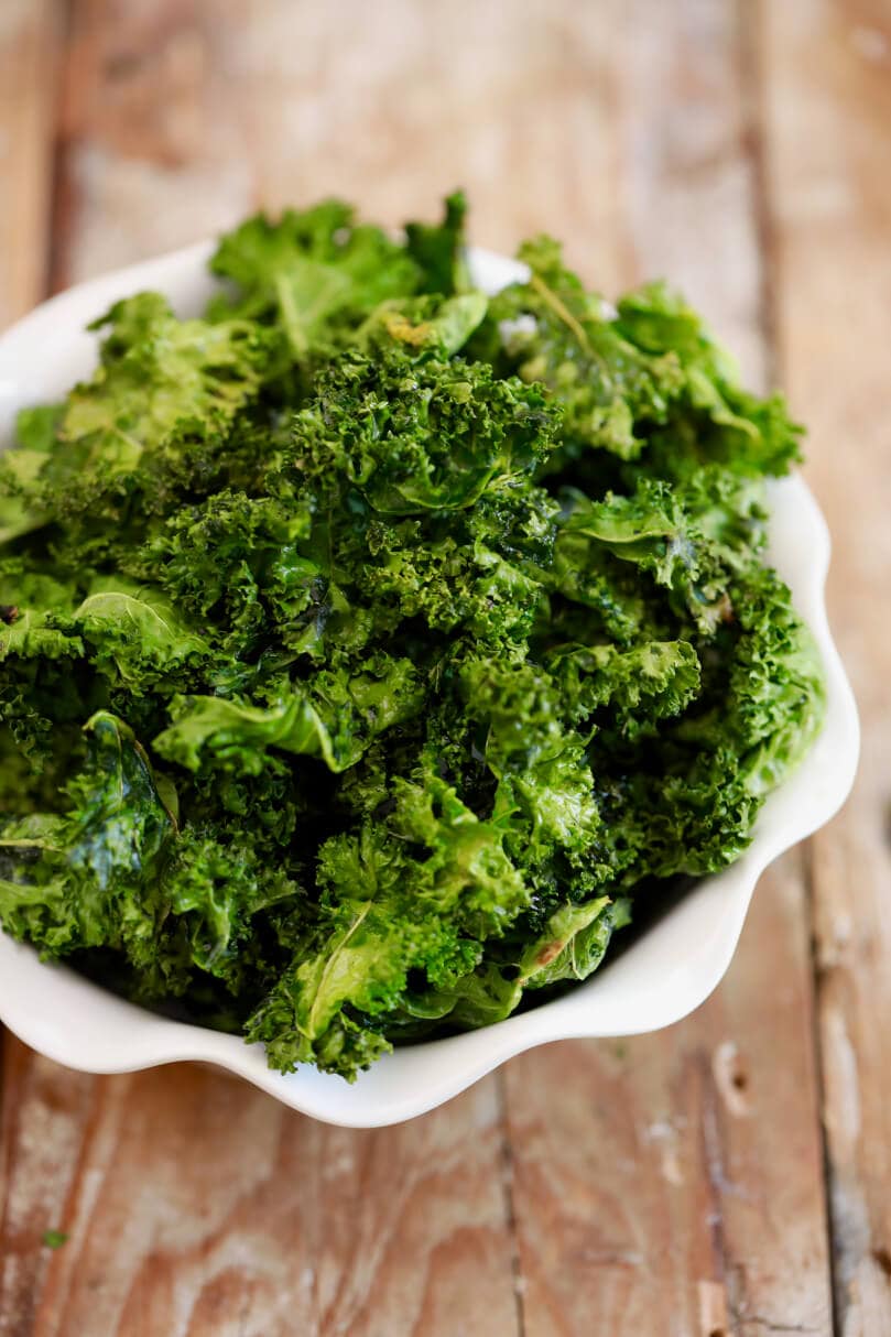 Microwave Kale Chips, kale chips recipe, How to Make Kale Chips in the Microwave, Homemade Kale Chips, Homemade Kale Chips Made in the Microwave, how to make kale chips, how to make kale chips at home, Microwave Recipes, Microwave Cooking, Microwave Snacks, healthy snacks, healthy snack recipes, healthy recipes, baking recipes, cheap recipes, easy desserts, quick easy desserts, best desserts, best ever desserts, how to make, how to bake, cheap desserts, affordable recipes, quick recipes, healthy snack ideas, cheap recipes, cheap snacks, affordable recipes, healthy recipes, gluten-free recipes.