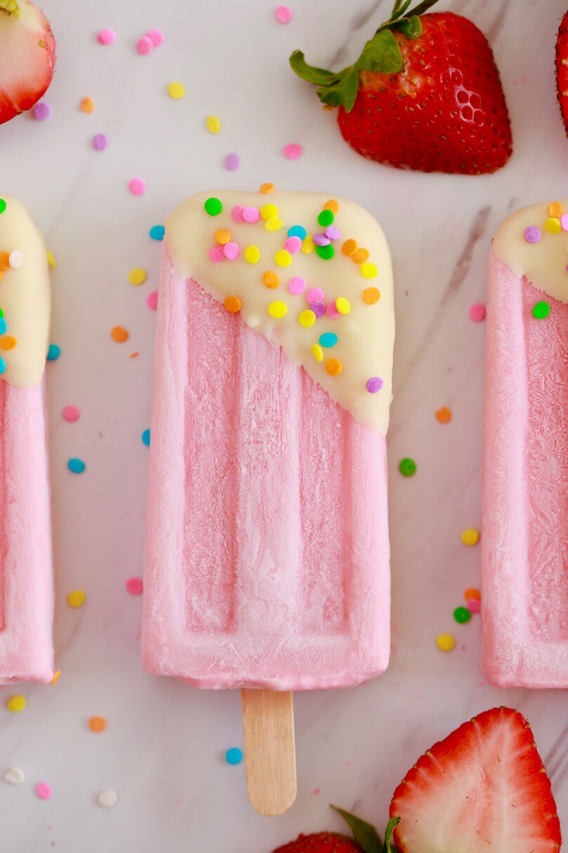 Strawberry Milk Popsicle, strawberry popsicles, popsicles,fruit popsicles, popsicle recipes, how to make popsicles, healthy desserts, healthy treats, kid friendly recipes, recipes for kids, summer desserts, summer treats, summer recipes, healthy summer desserts, fruit desserts, easy desserts, easy dessert recipes, fun recipes for kids