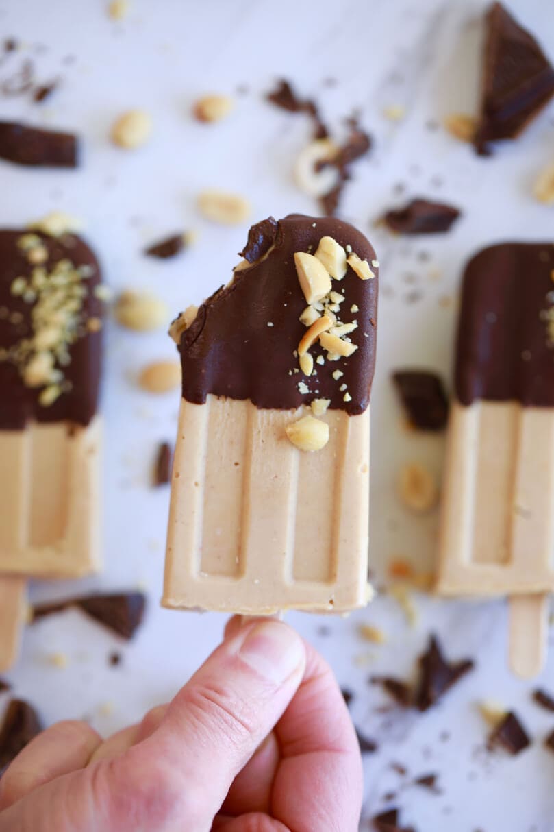 Chocolate & Peanut Butter Popsicles, Chocolate & Peanut Butter desserts popsicles,fruit popsicles, popsicle recipes, how to make popsicles, healthy desserts, healthy treats, kid friendly recipes, recipes for kids, summer desserts, summer treats, summer recipes, healthy summer desserts, fruit desserts, easy desserts, easy dessert recipes, fun recipes for kids