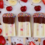 Banana Split Popsicles - If you love Banana Splits you will go nuts for this popsicles!