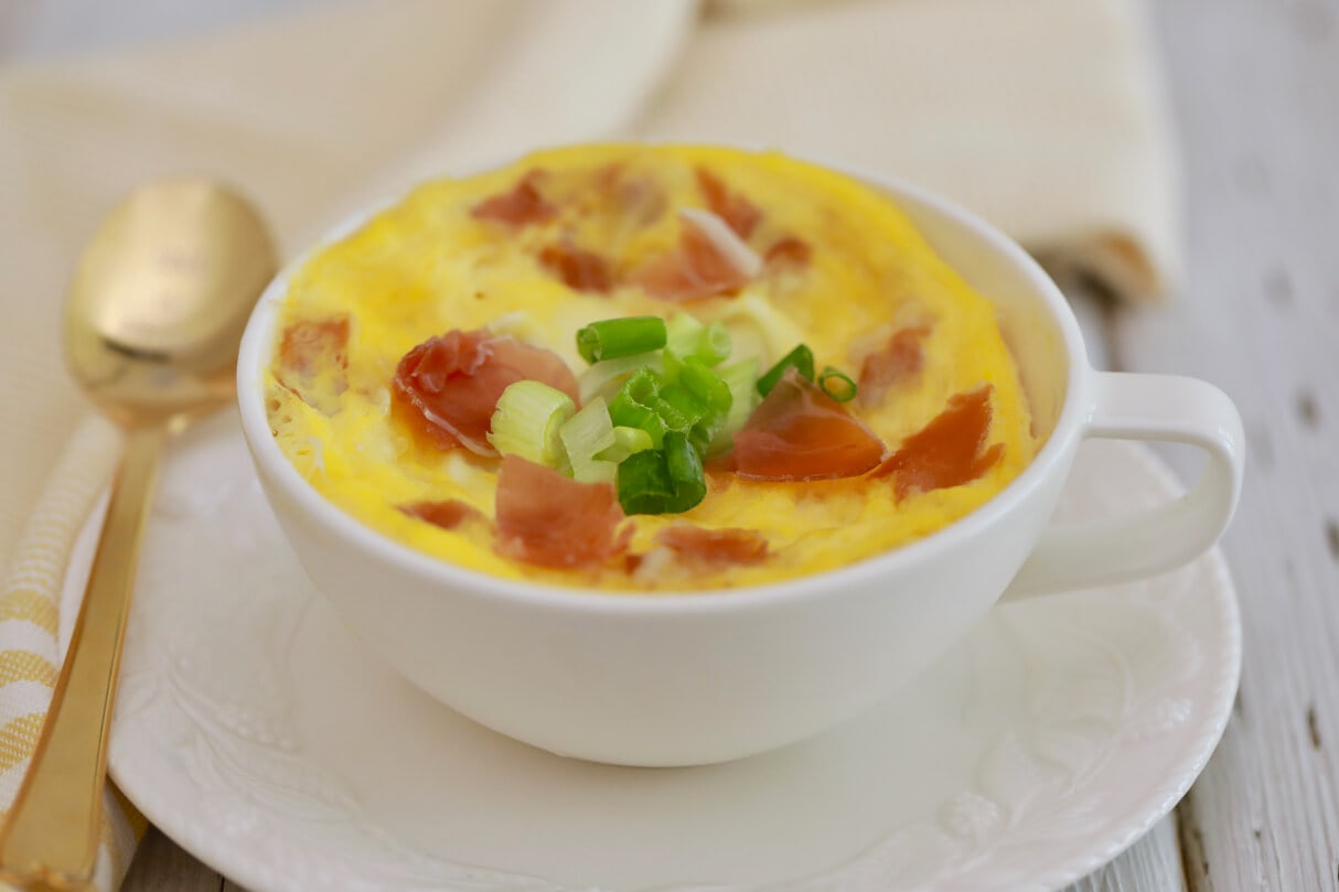Microwave Mug Quiche - Thee perfect single serve meal that can be made in less than 5 minutes in the microwave