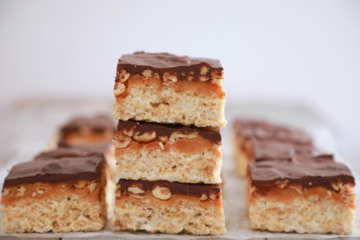 Snickers Rice Crispy Treats - Easy, No Bake treats that are perfect for Back To School