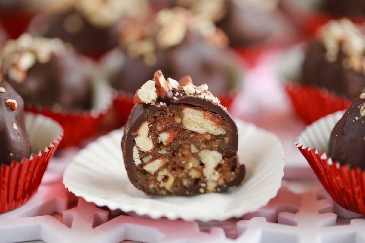 Pecan Pie Truffles - Thee perfect edible gift for the Holidays!!