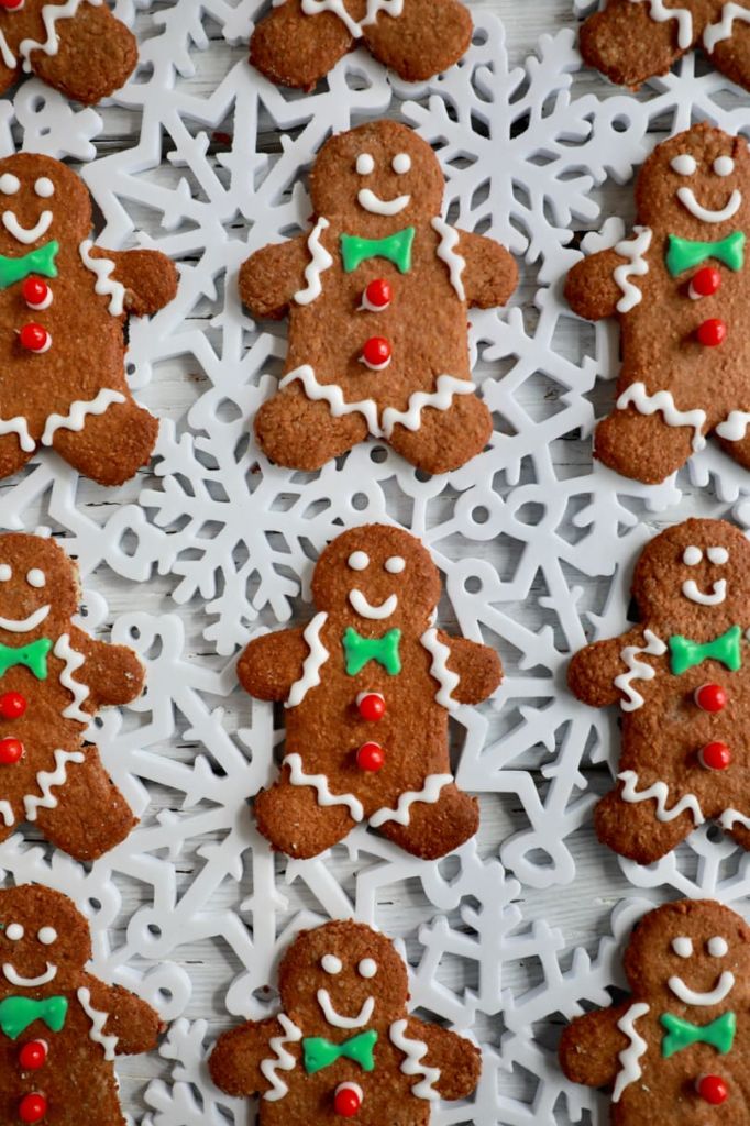  How to make gingerbread men, easy Homemade Gingerbread Men recipe, easy desserts , easy christmas cookie recipes , Homemade Gingerbread Men recipe, best desserts, best ever desserts, best ever Homemade Gingerbread Men recipe, affordable recipes, cheap recipes, cheap desserts, simple recipes, simple desserts, quick recipes, Healthy meals, Healthy recipes, How to make, How to bake, baking recieps, recipes for kids, baking with kids, baking with children, kid friendly recipes, child friendly recipes, Holiday recipes, Christmas recipes, Holiday baking, Holiday desserts, Christmas desserts, Thanksgiving recipes, Thanksgiving desserts, Christmas baking, christmas cookie reicpes