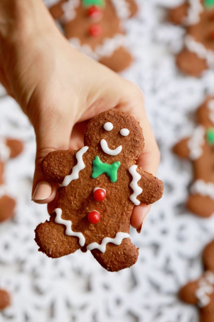  How to make gingerbread men, easy Homemade Gingerbread Men recipe, easy desserts , easy christmas cookie recipes , Homemade Gingerbread Men recipe, best desserts, best ever desserts, best ever Homemade Gingerbread Men recipe, affordable recipes, cheap recipes, cheap desserts, simple recipes, simple desserts, quick recipes, Healthy meals, Healthy recipes, How to make, How to bake, baking recieps, recipes for kids, baking with kids, baking with children, kid friendly recipes, child friendly recipes, Holiday recipes, Christmas recipes, Holiday baking, Holiday desserts, Christmas desserts, Thanksgiving recipes, Thanksgiving desserts, Christmas baking, christmas cookie reicpes