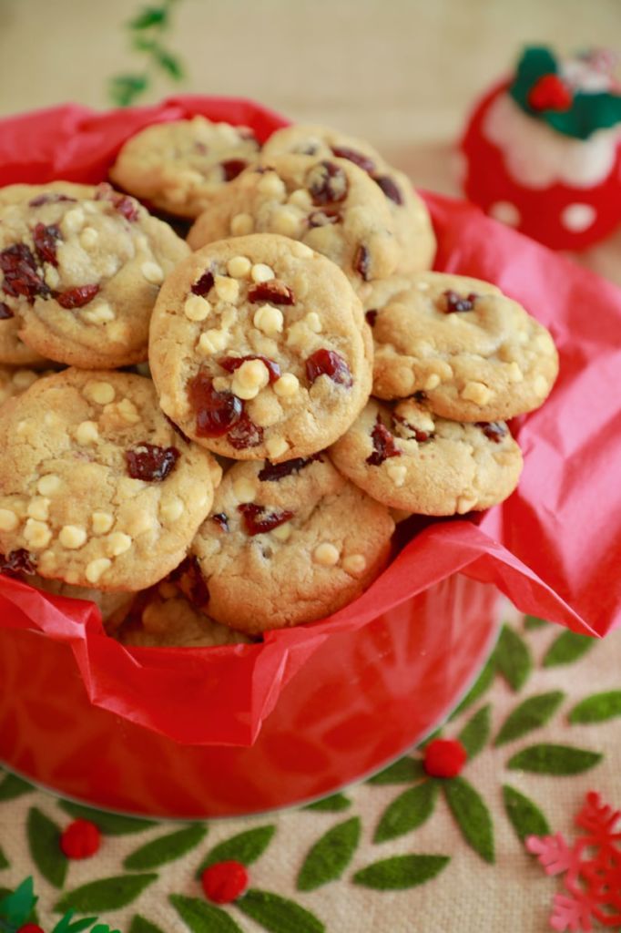 Cranberry and white chocolate cookie recipe, white chocolate cookie recipe, cranberry cookie recipe, easy christmas cookie recipe, easy desserts , easy holiday cookie recipes , christmas cookie recipe, best cookie recipes, best desserts, best ever desserts, best ever holiday cookie recipe, affordable recipes, cheap recipes, cheap desserts, simple recipes, simple desserts, quick recipes, How to make, How to bake, baking recieps, recipes for kids, baking with kids, baking with children, kid friendly recipes, child friendly recipes, christmas biscuit recipes 