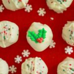 Christmas Sugar Cookie Truffles make thee perfect edible gift this holiday season.