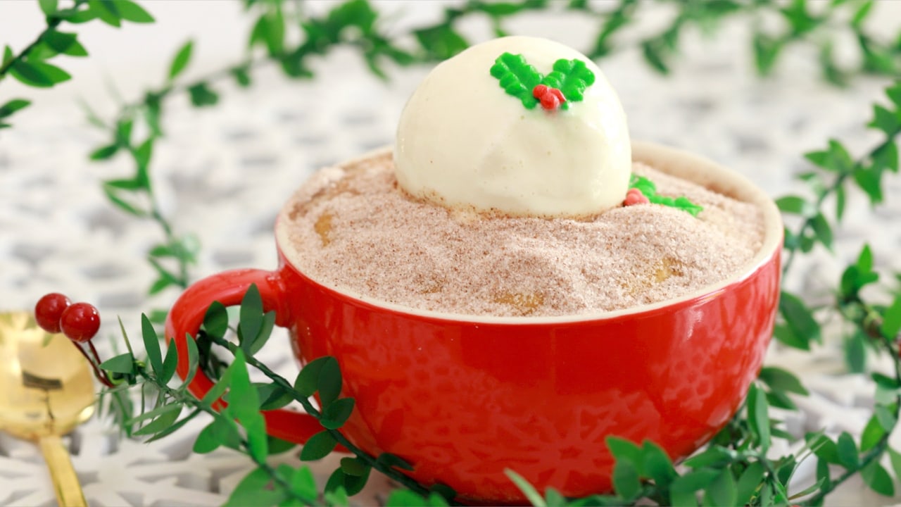 Want a Christmas cookie in less than 1 minutes? Check out these Holiday Microwave Mug Cookies