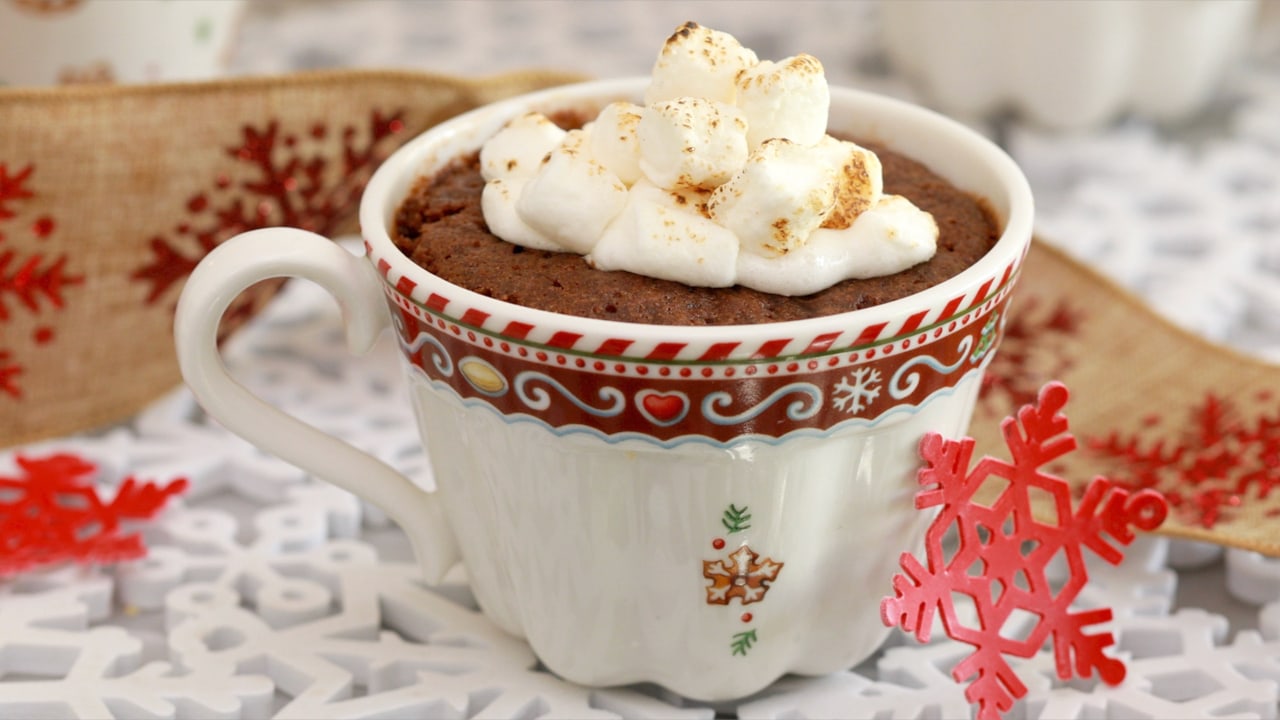 Want a Christmas cookie in less than 1 minute? Check out the Microwave Mug Cookies!!