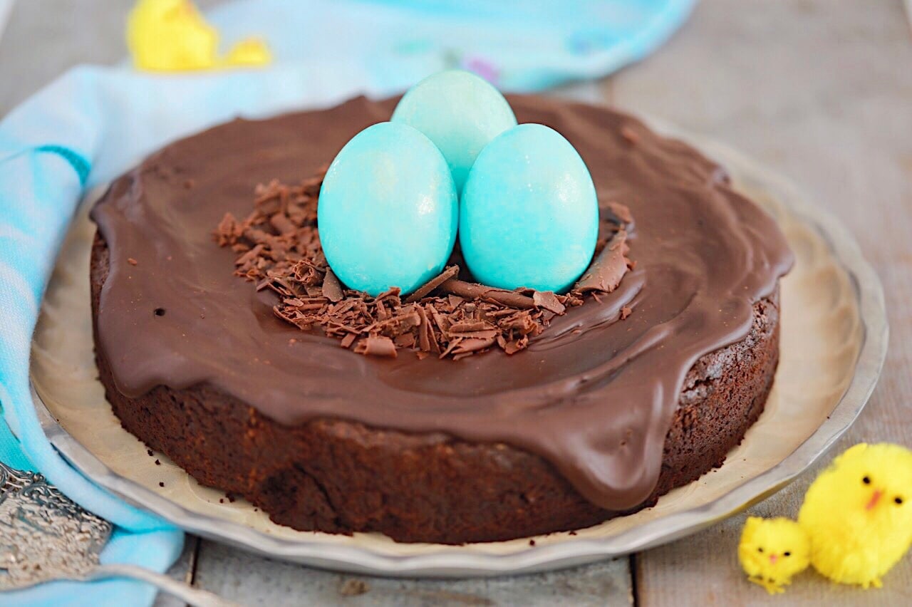 Best Flourless Chocolate Cake Recipe - Fudgy & Delicious!