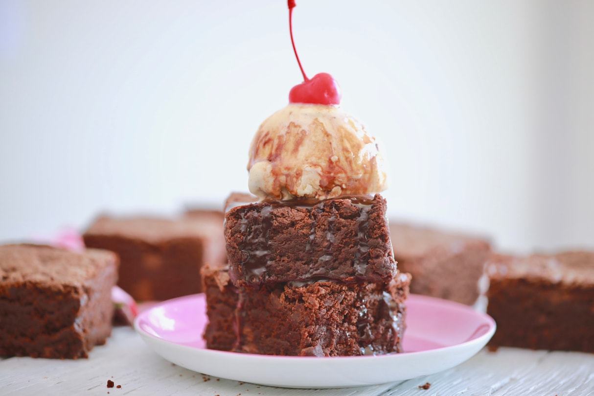 Microwave Brownie Recipe - Make chewy chocolate brownies in under 10 minutes!