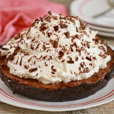 No Bake Chocolate Pie With Only 5 Ingredients