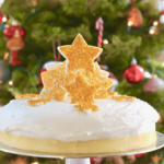 Simple And Beautiful Christmas Cake Decorating