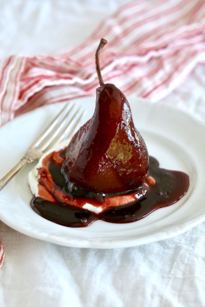 red wine poached pears, poached pears, poached pears recipe, how to poach pears, poached pears red wine, poached pears in red win, simpe red wine poached pears, homemade poached pears, easy poached pears, wine poaching, how to wine poach, making poached pears, poached pears help, wine cooking, cooking with red wine,