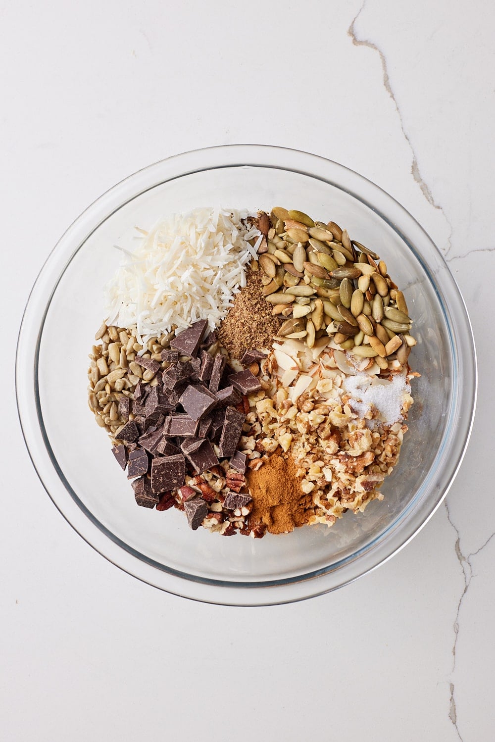 Healthy Granola Bars2 Healthy Granola Bars dry ingredients in a glass bowl.