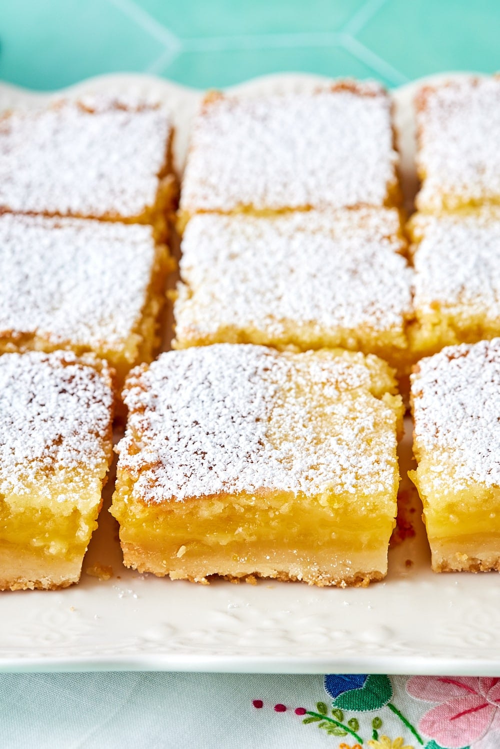 Easy Lemon Bars8.1 Cool and dust with powdered sugar: Allow to fully cool before dusting with powdered sugar and cutting into squares.