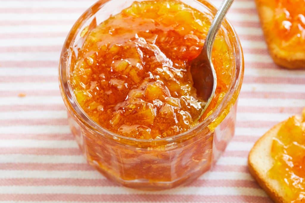 Top-down view of easy marmalade in a jar.