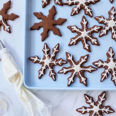 Simple Snowflake Cookie Decorating